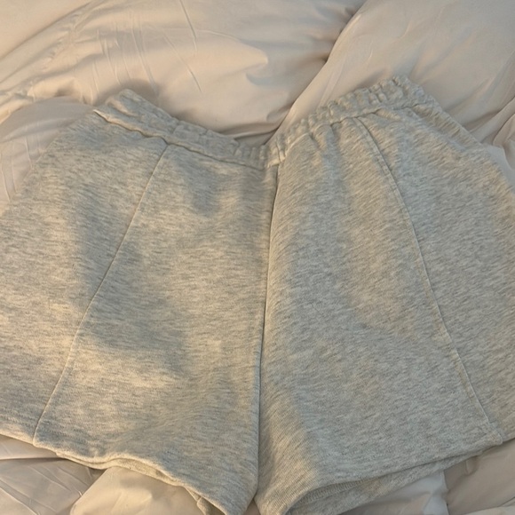 Gray Athletic Shorts with Relaxed Fit and Stretchy Fabric - Picture 2 of 7